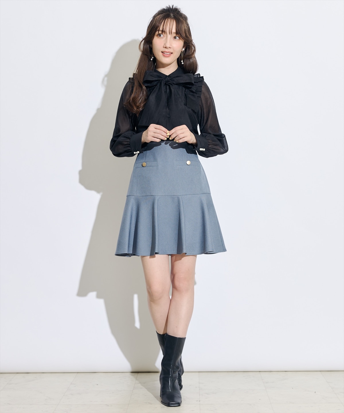 金ボタンカルゼペプラムミニスカート