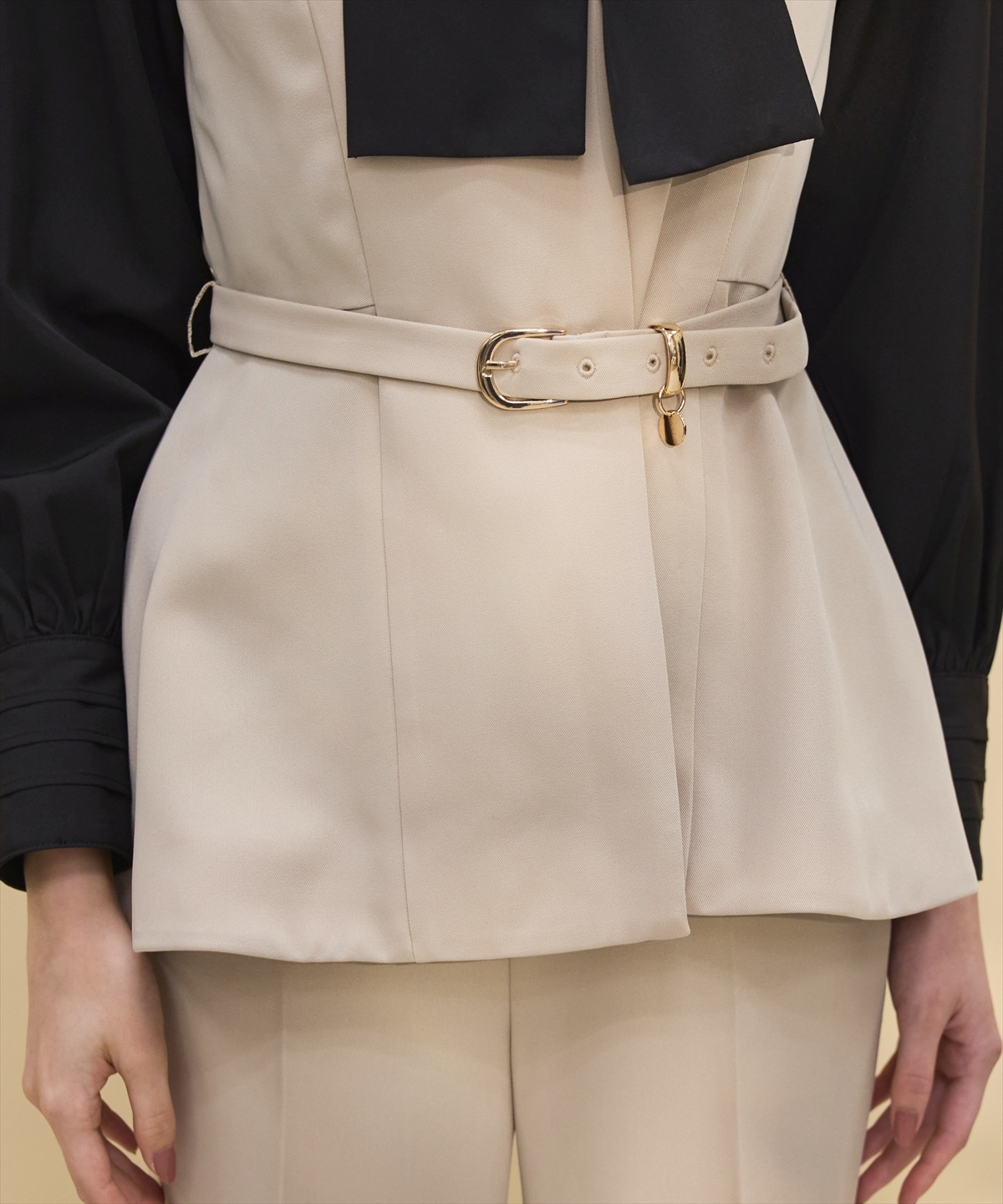 ベルテッドペプラムジレ