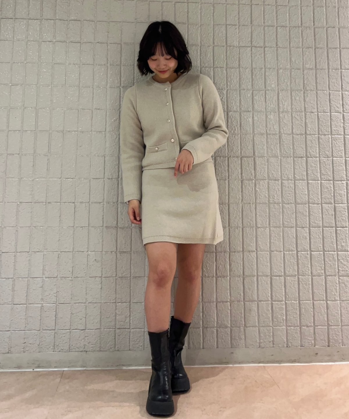 金ボタン付ニットセットアップ