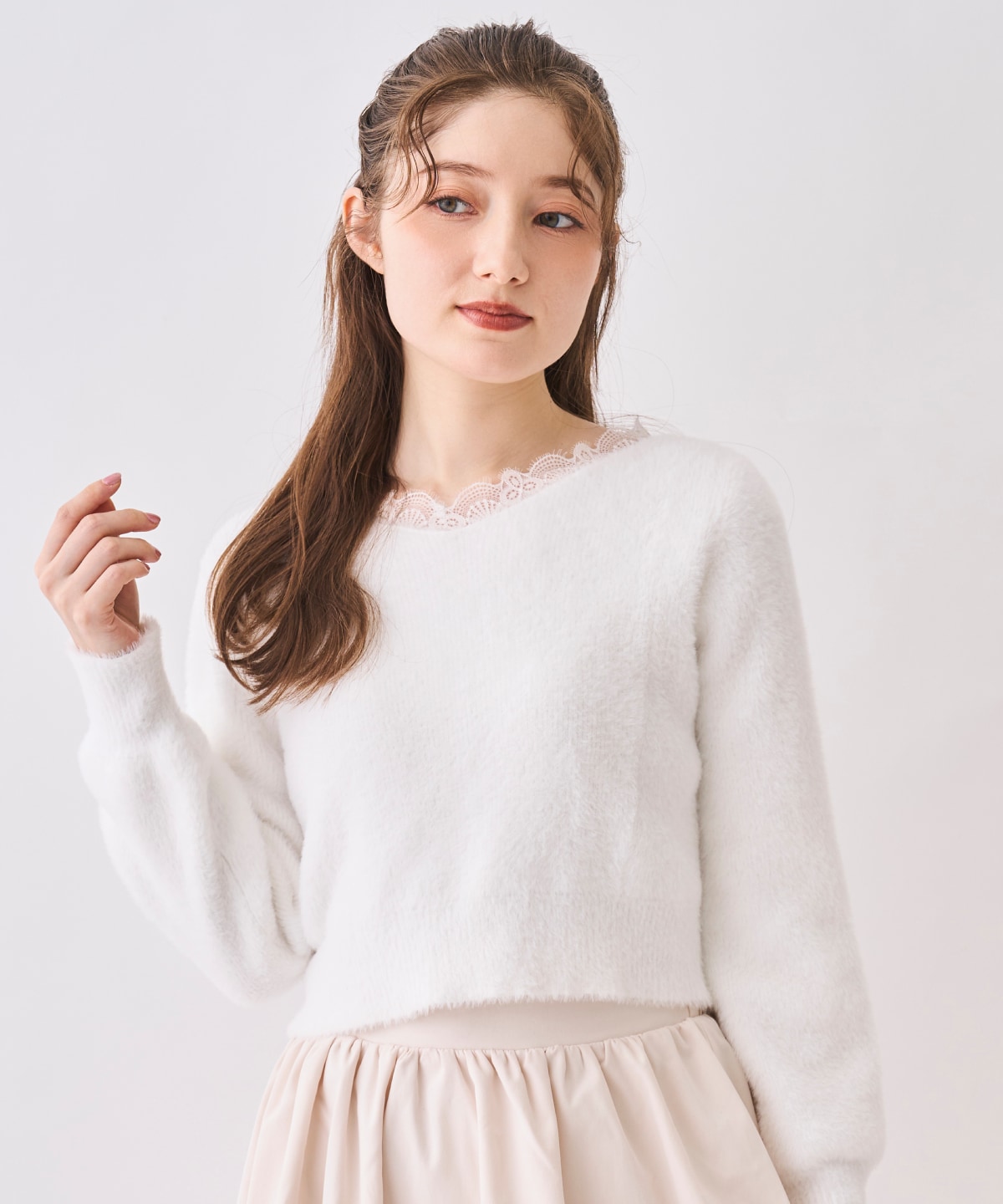 【12/5(Fri)発売開始】レースネックフェザーニット