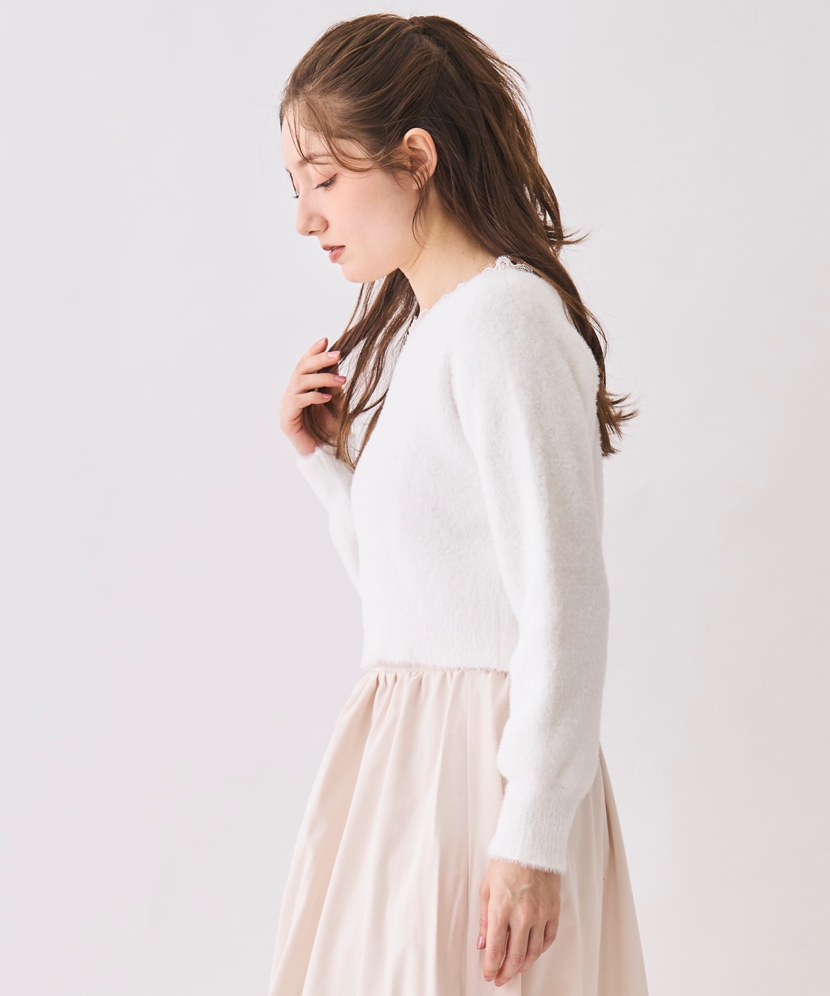 【12/5(Fri)発売開始】レースネックフェザーニット