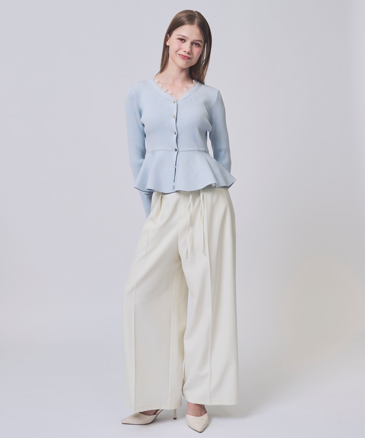 【2/13(Fri)予約開始】レースネックペプラムニット