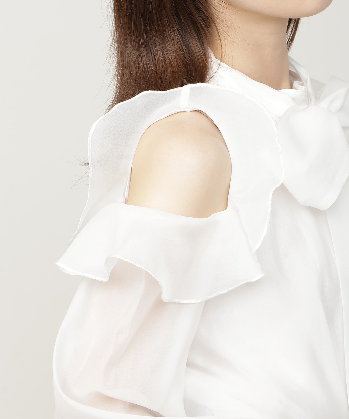 オフショルフリルシアーブラウス
