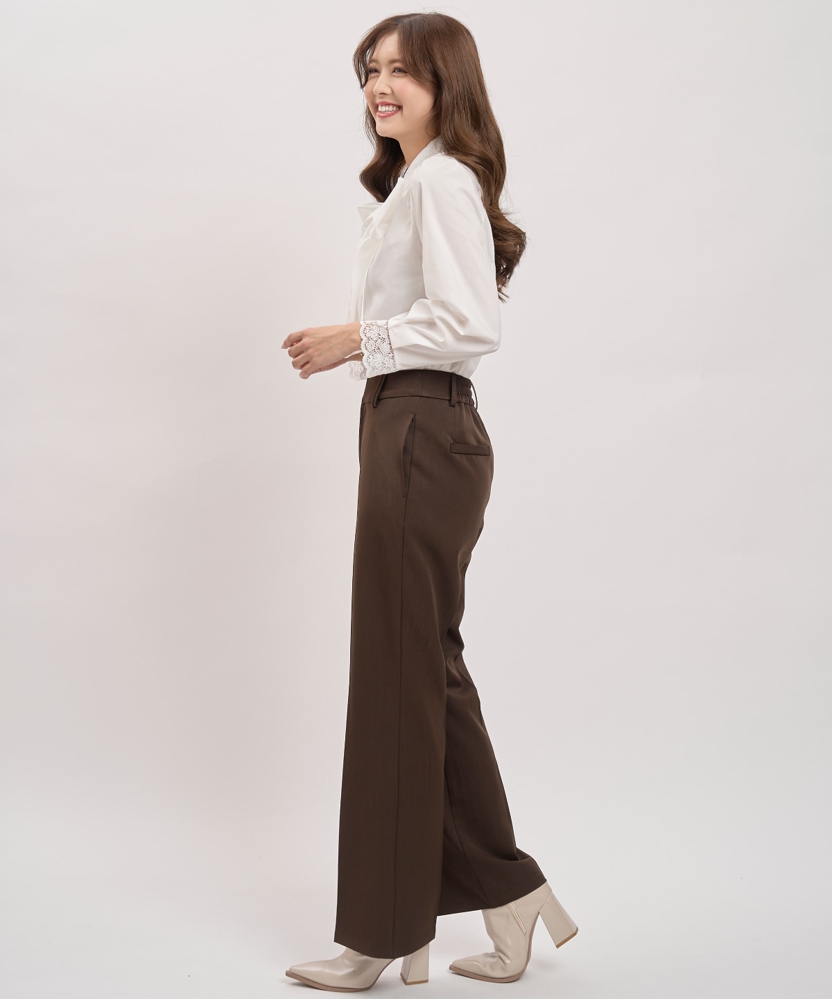 美シルエットセンタープレスフレアパンツ