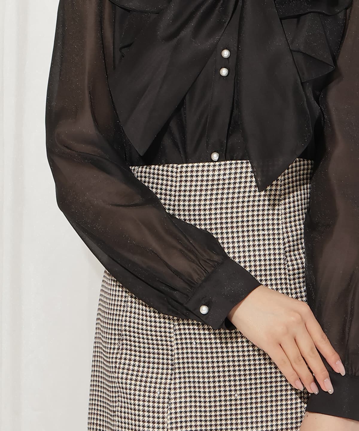 シアーラッフルボウタイブラウス