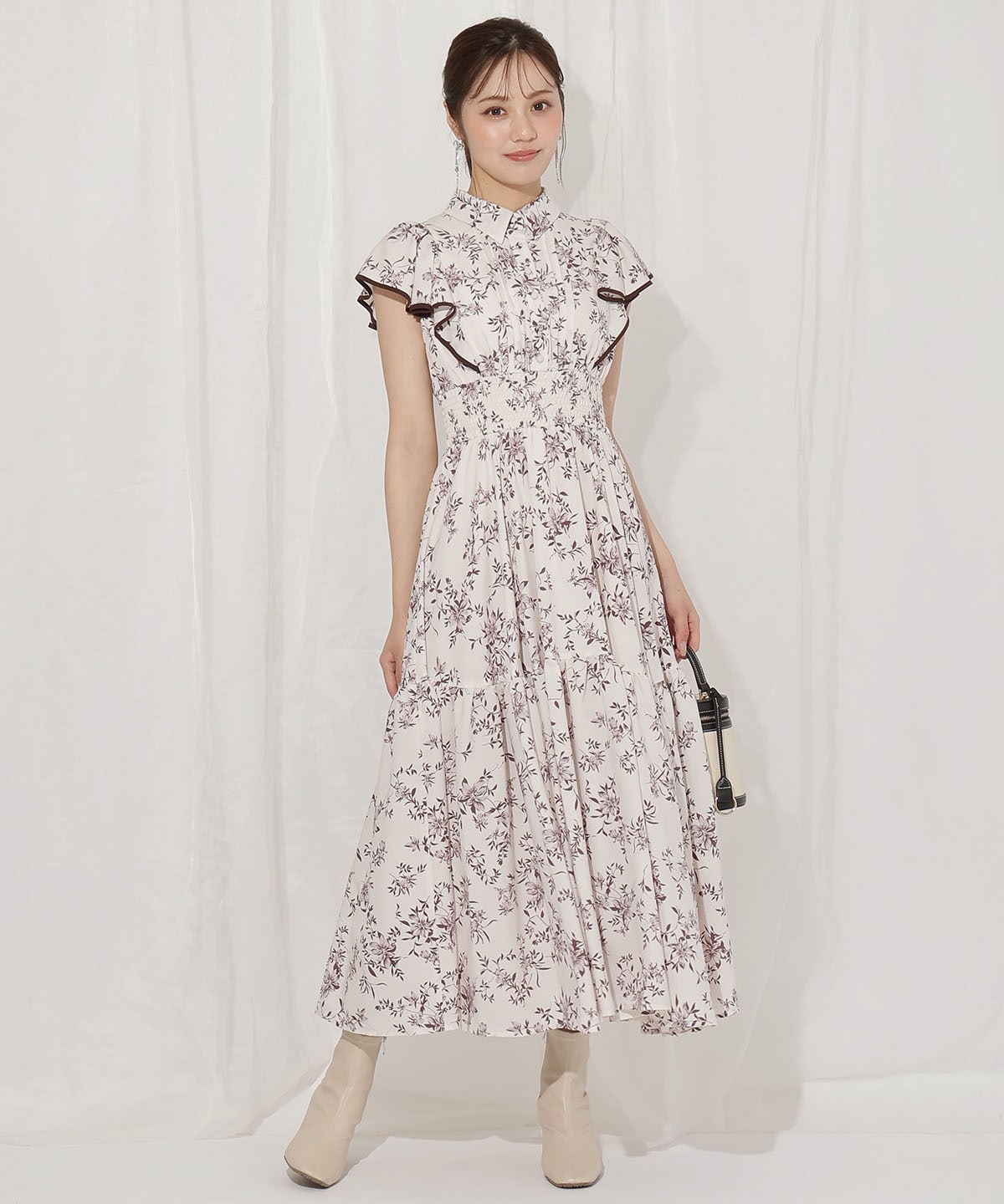 モノトーンフラワーティアードワンピース