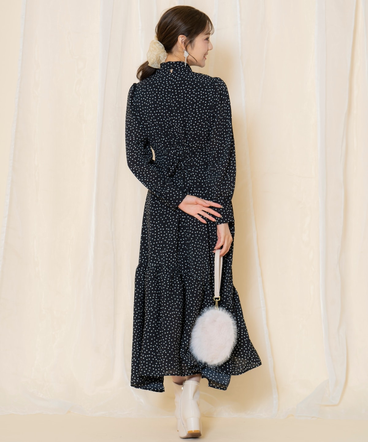 ドット柄ギャザーヘムボウタイワンピース
