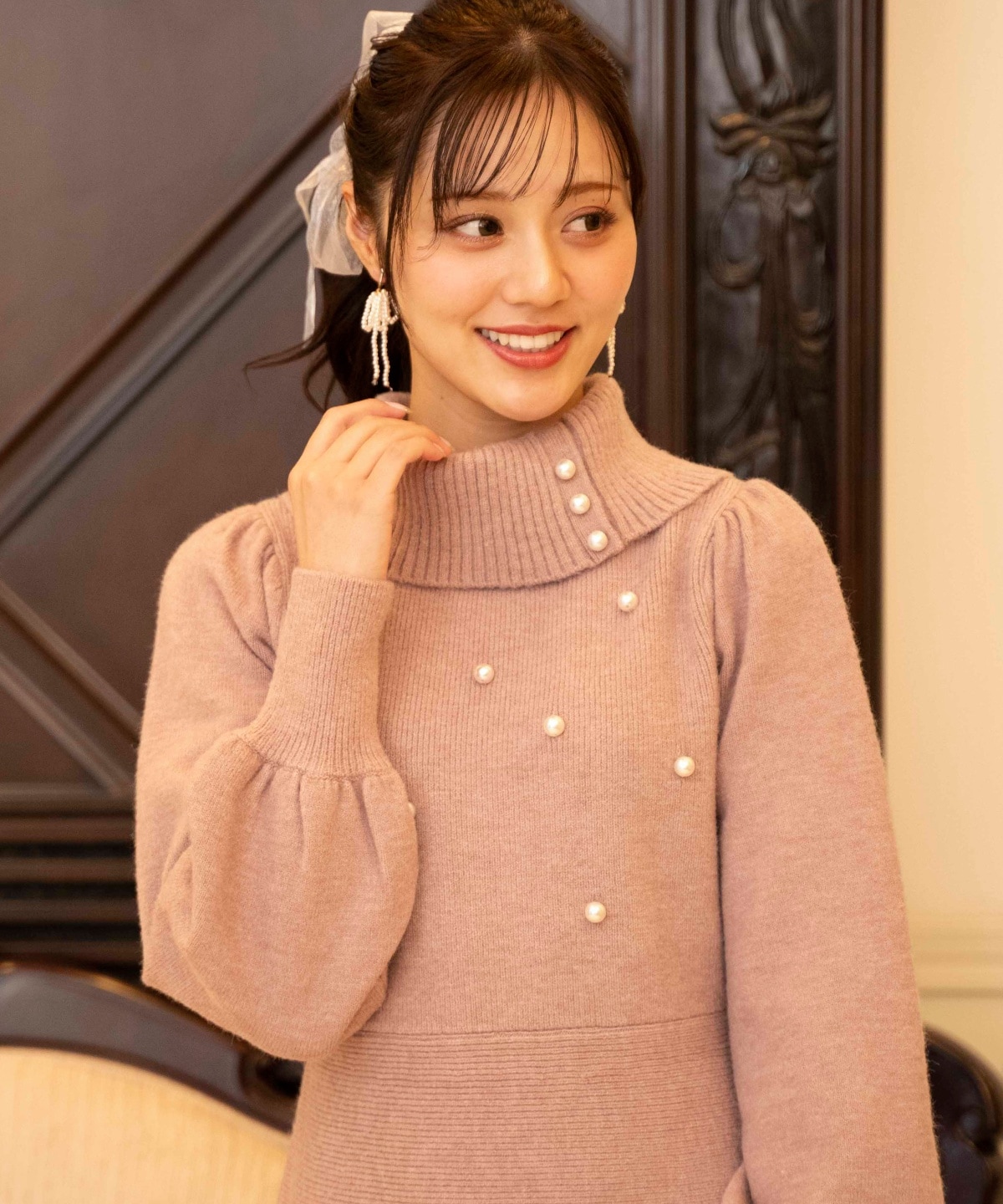 パール付きタートルネックニットワンピース