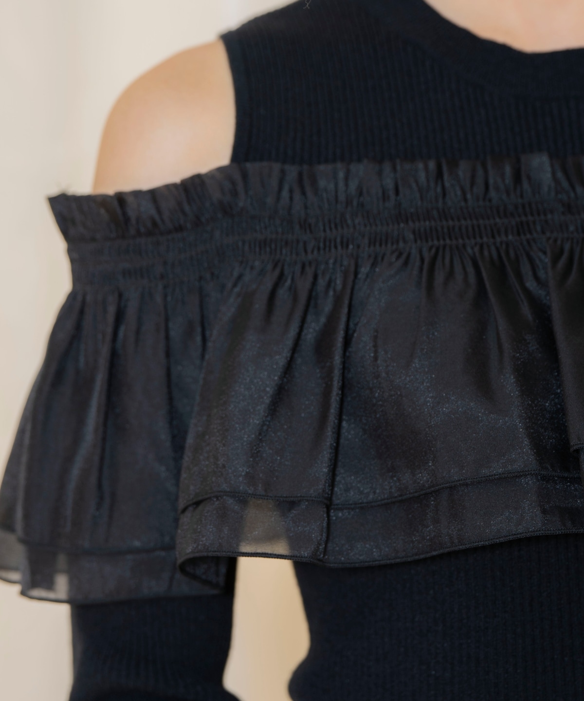 シアーフリルニット