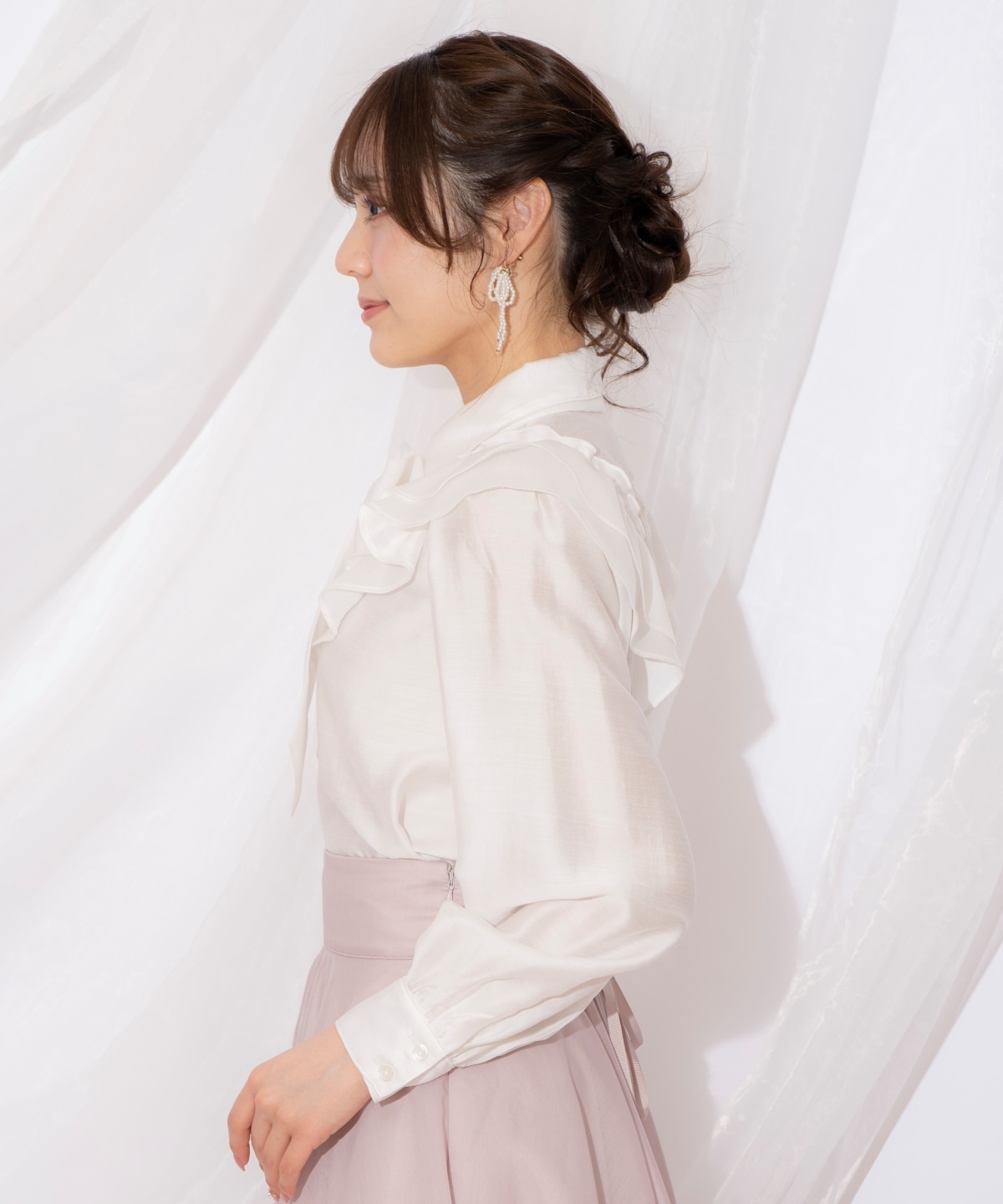 ギャザーフリルボウタイブラウス