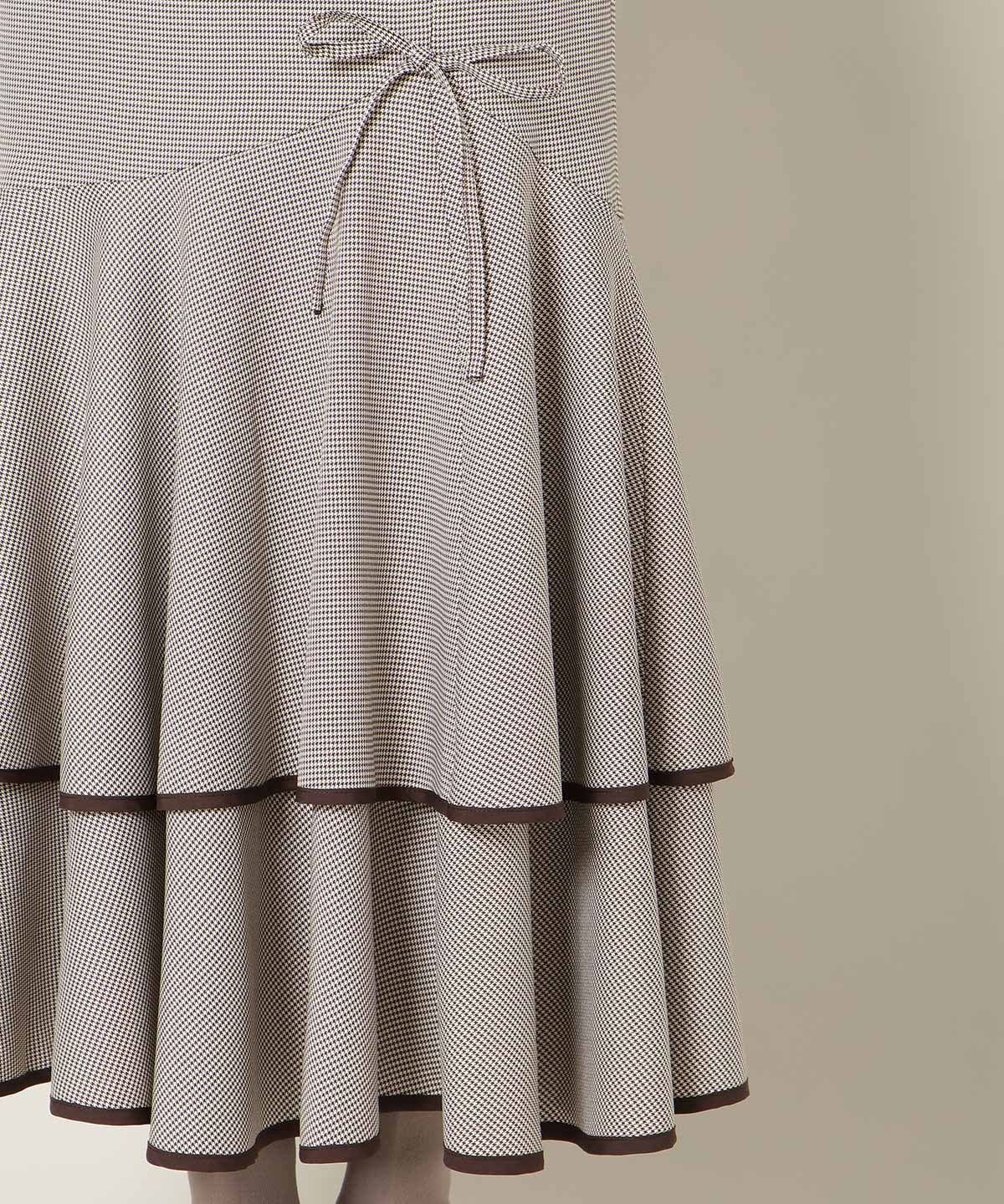 パイピングヘムティアードスカート