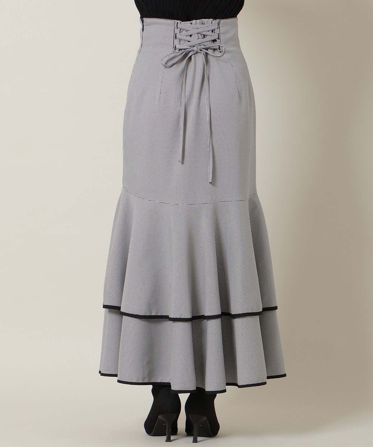 パイピングヘムティアードスカート