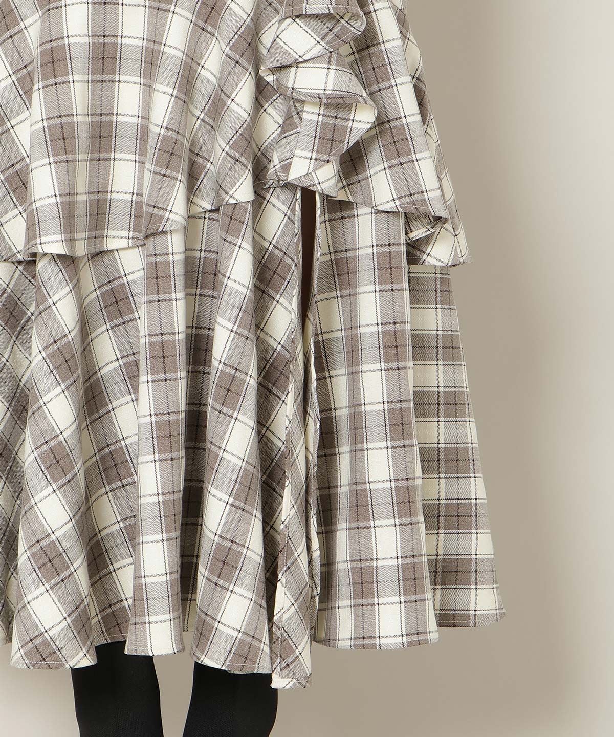 スリットデザインラッフルハイウエストスカート