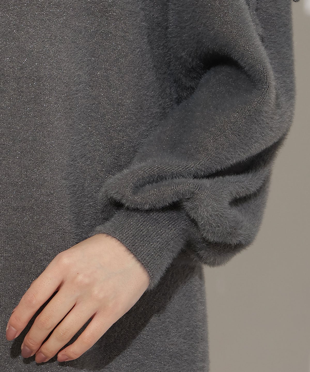 オープンショルダーラメフェザーニットワンピース