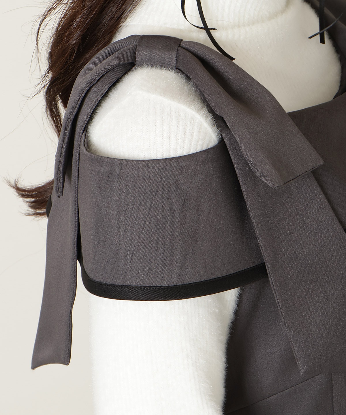 アシンメトリーリボンショルダーワンピース