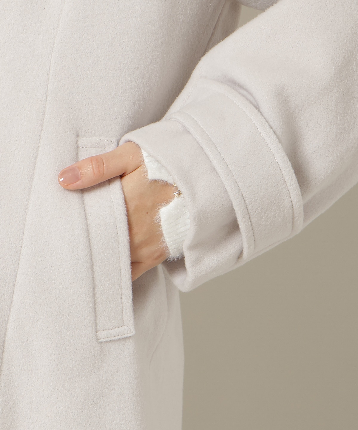 ゴールドボタンミドル丈Ｐコート