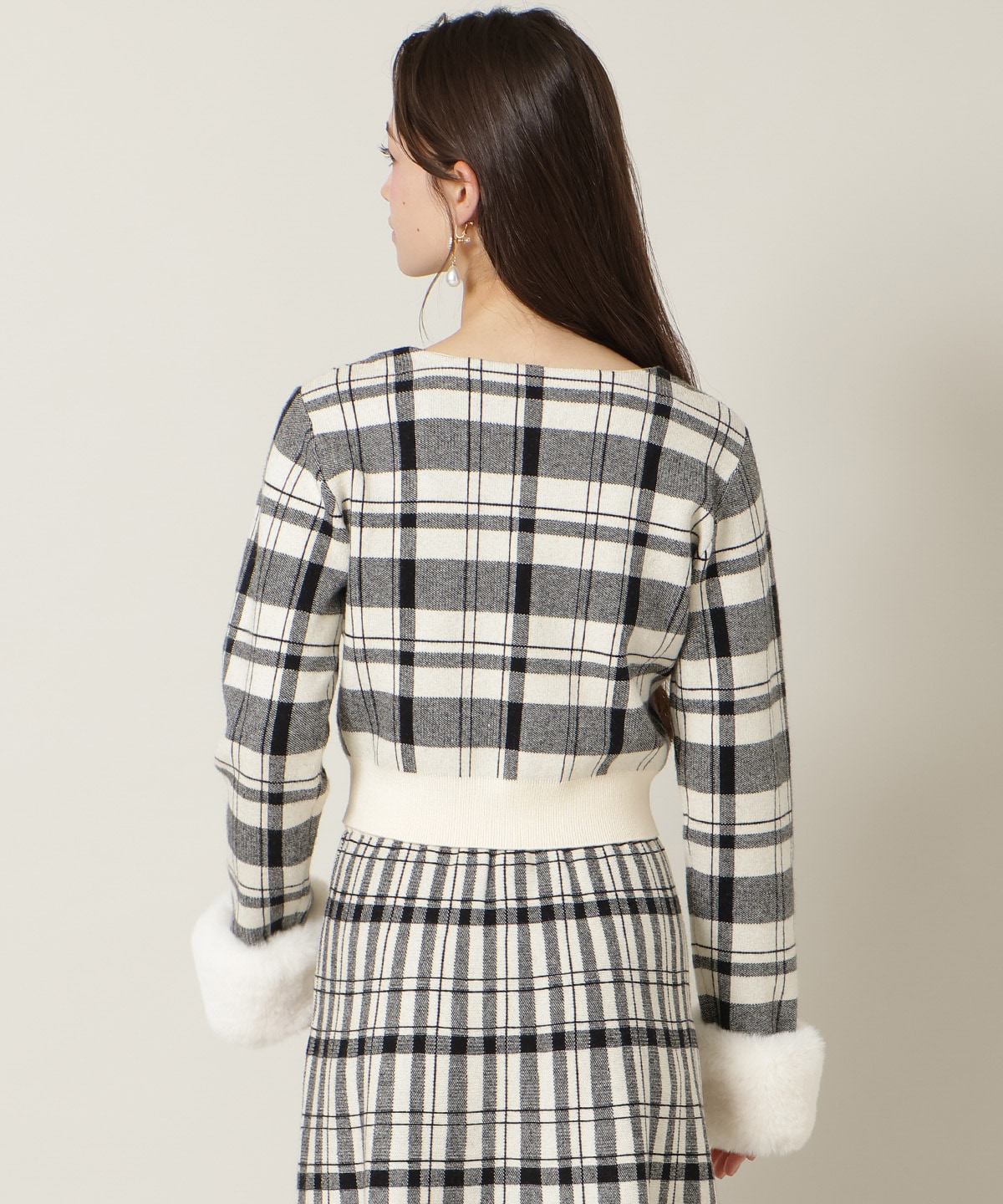 【新色追加】チェック柄ファーカフスカーディガン