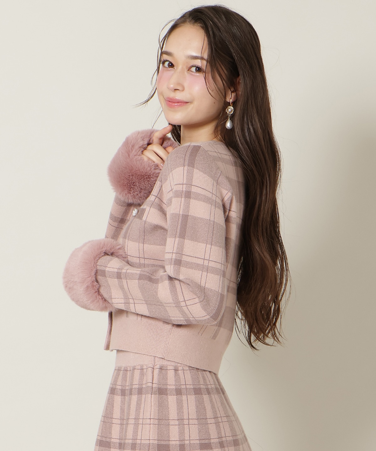 【新色追加】チェック柄ファーカフスカーディガン
