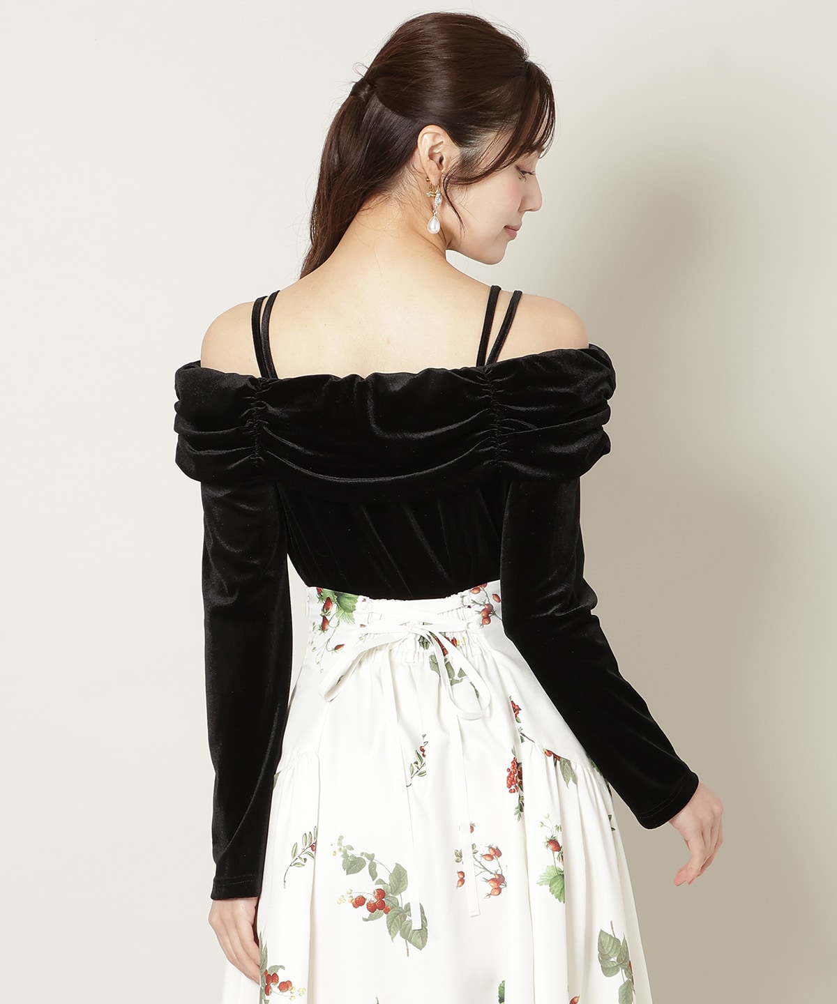 ギャザーオフショルベロアトップス