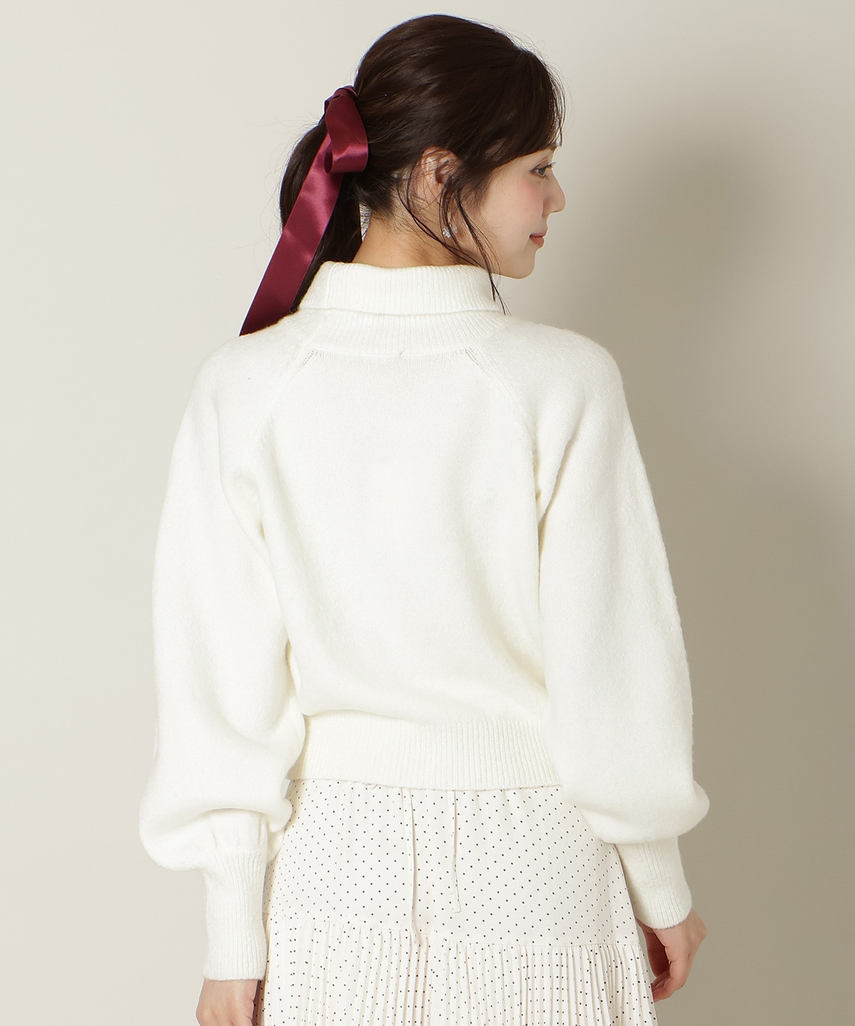 ビジューハイネックニットプルオーバー