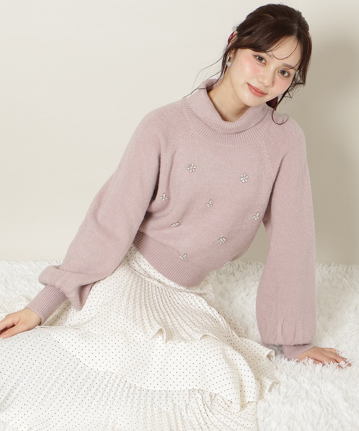 ビジューハイネックニットプルオーバー