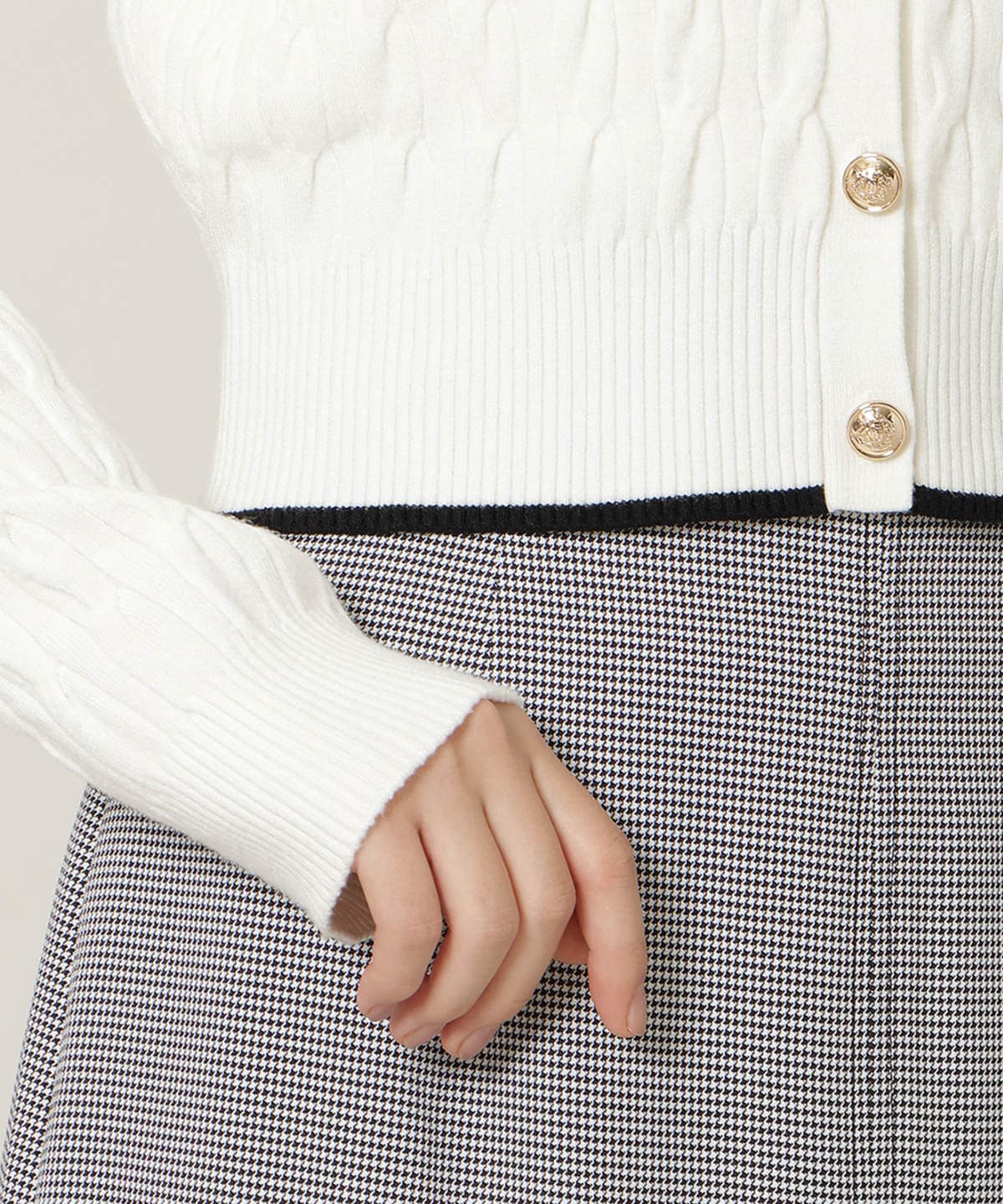 フリルレイヤードケーブルニット