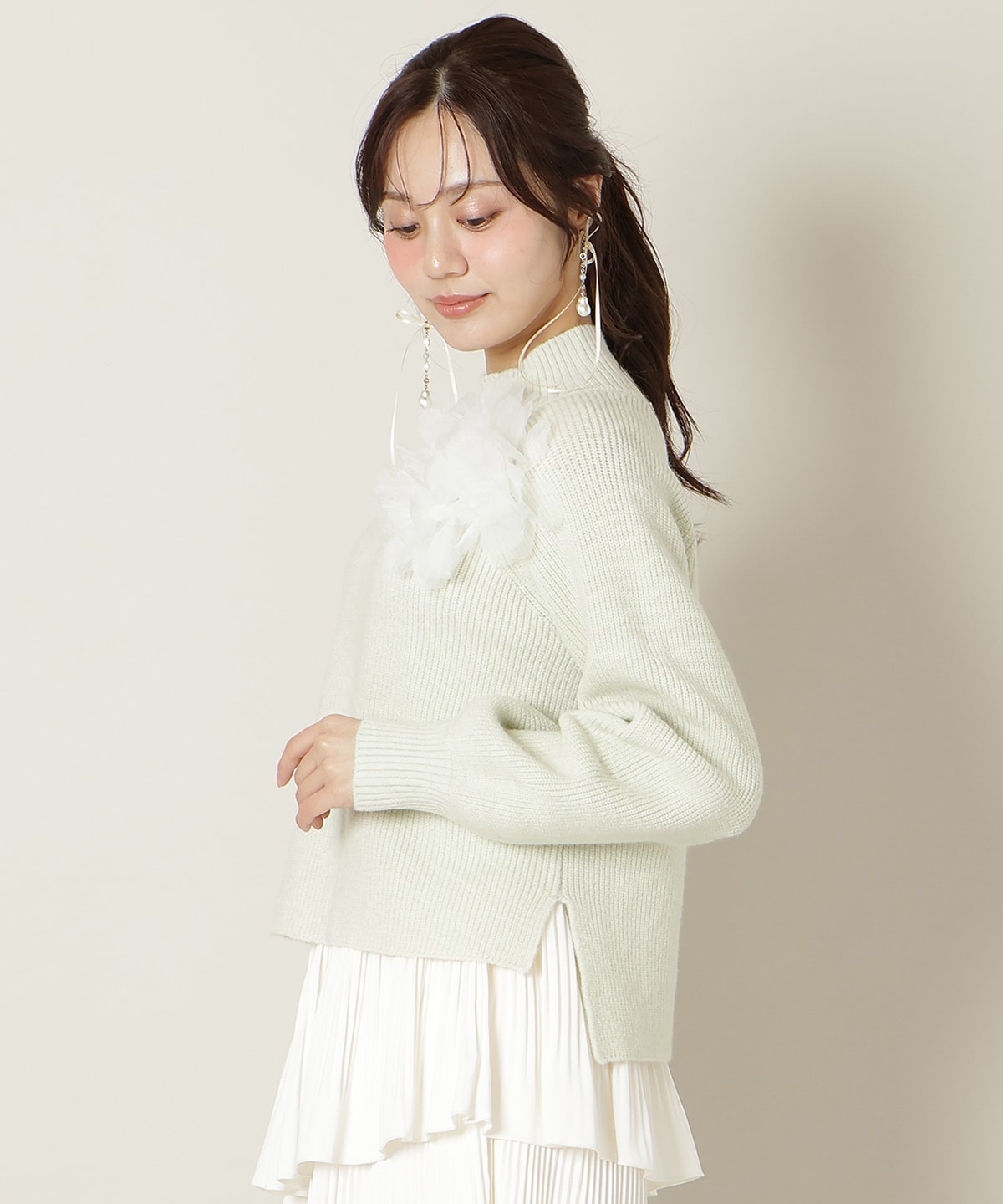【KNIT PLEATS SET series】フラワーモチーフボトルネックニット