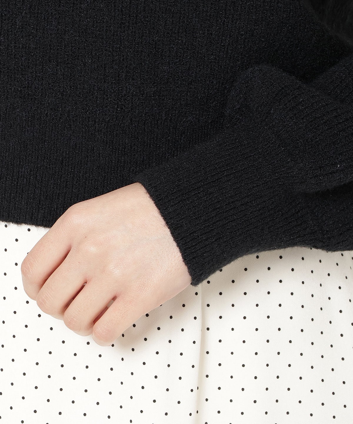 レースショルダーオフタートルニット