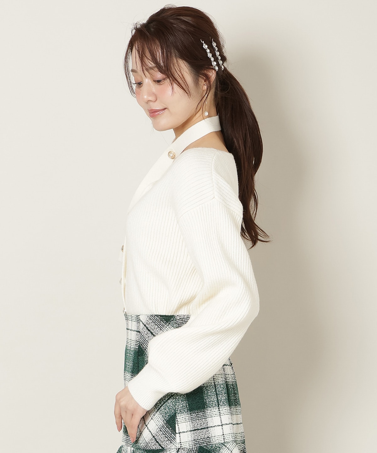 Vネックチョーカーリブニット