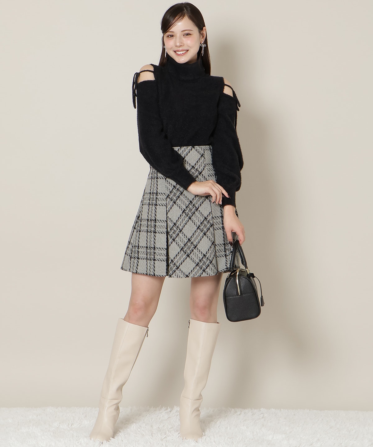 【1/1(thu)10時発売 New Year's Item】オープンショルダーラメフェザーニット