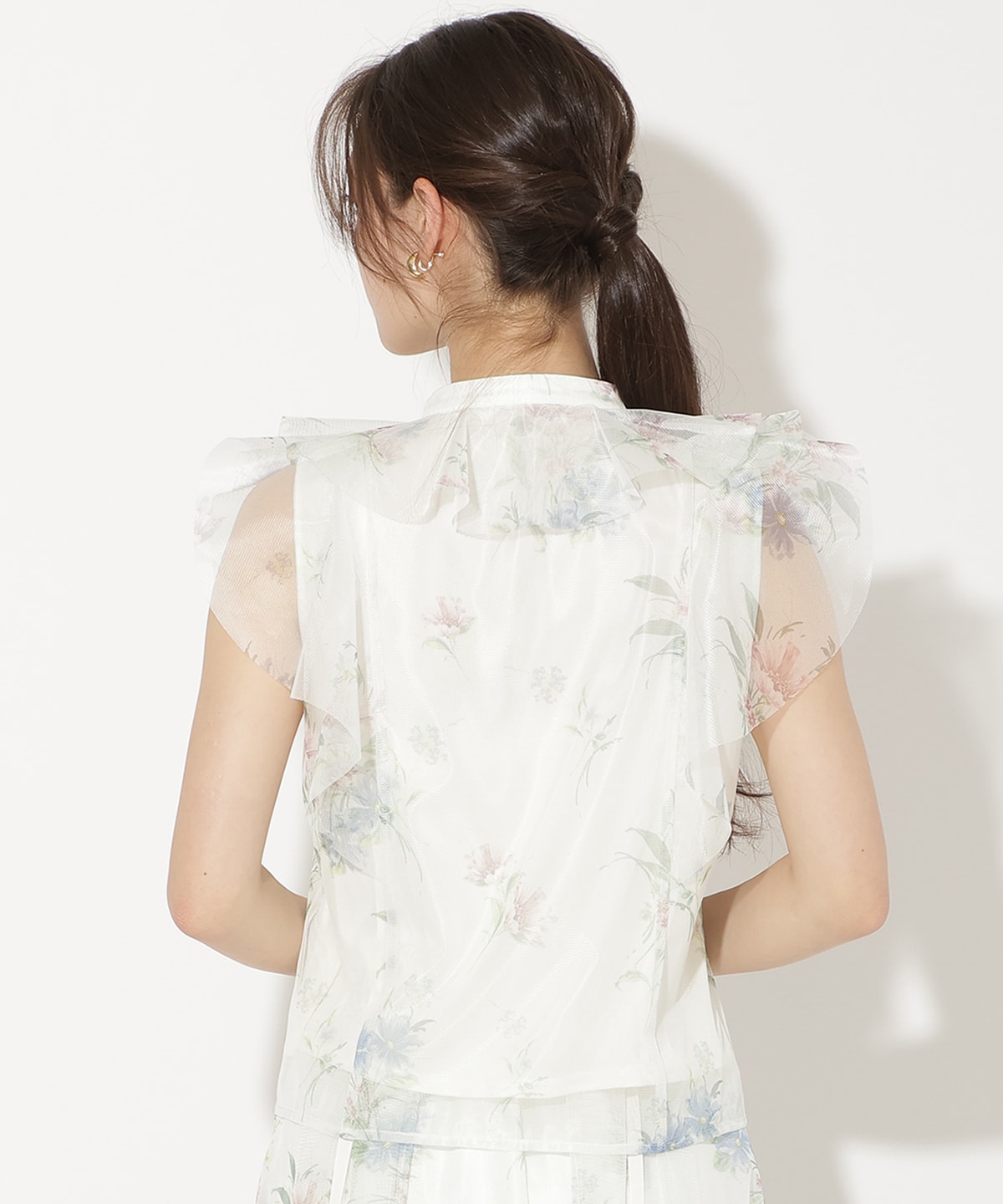 フラワーメッシュラッフルブラウス
