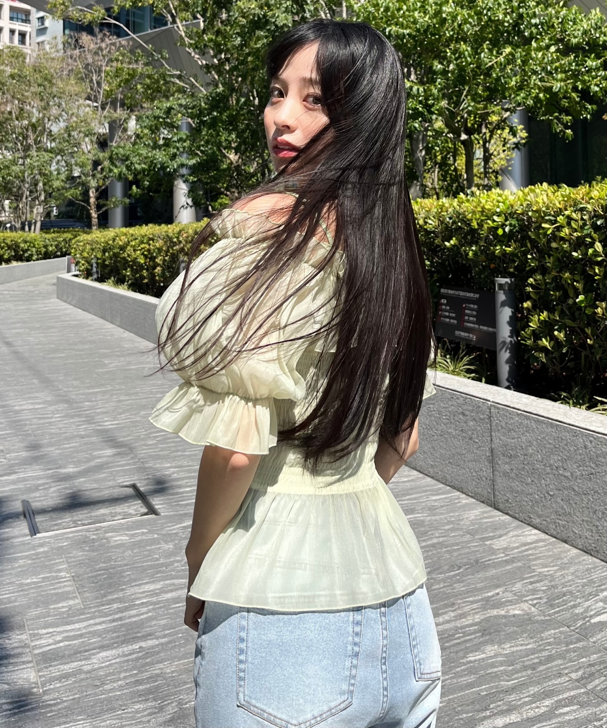 シャーリングペプラムブラウス