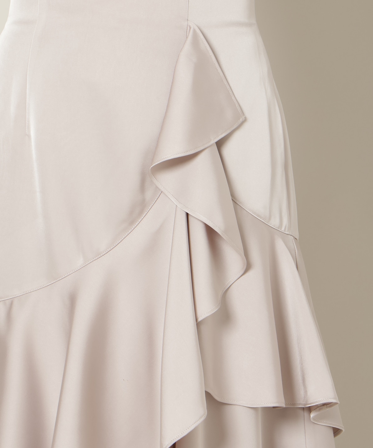 アシメラッフルサテンスカート