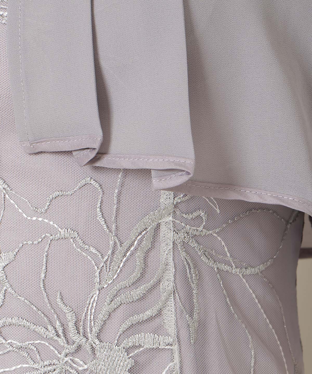 フロントスリットフレアブラウス×フレアレースキャミワンピース