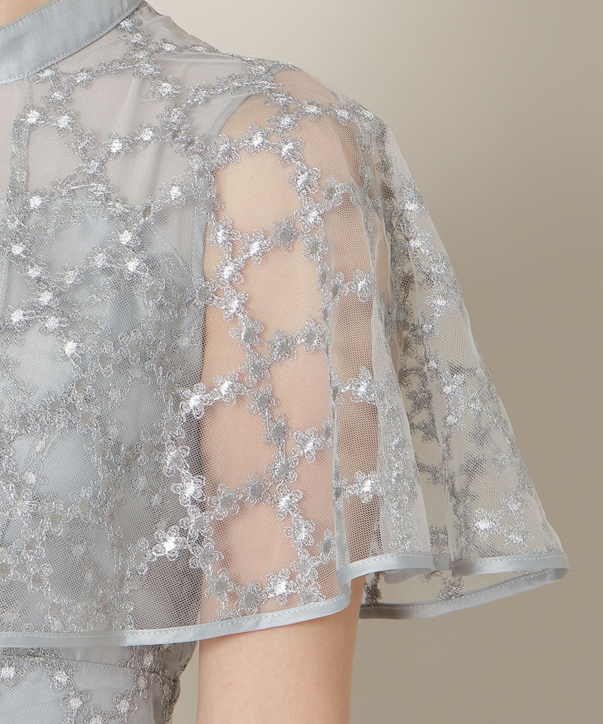 パイピングケープフレアワンピース