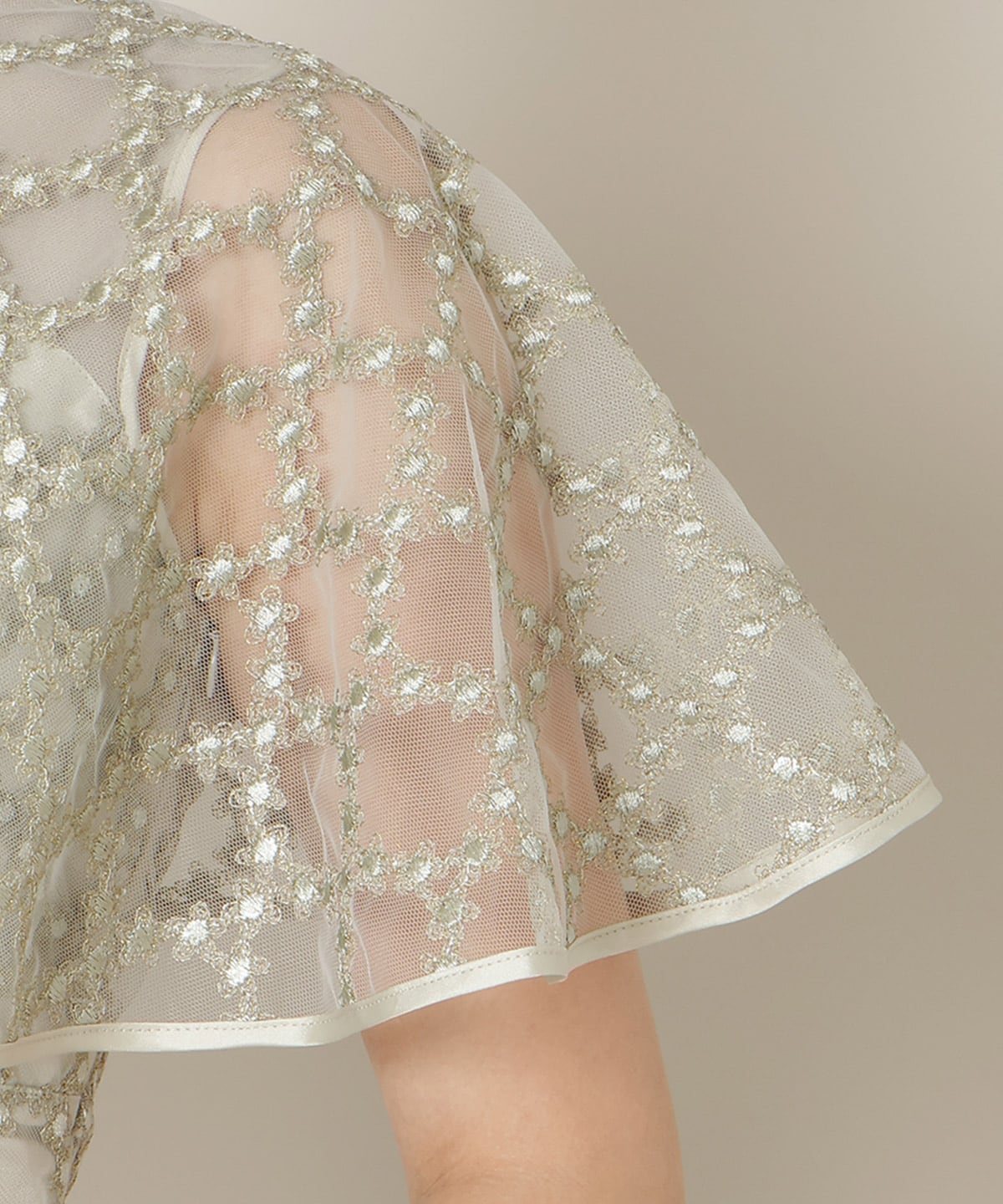 パイピングケープフレアワンピース