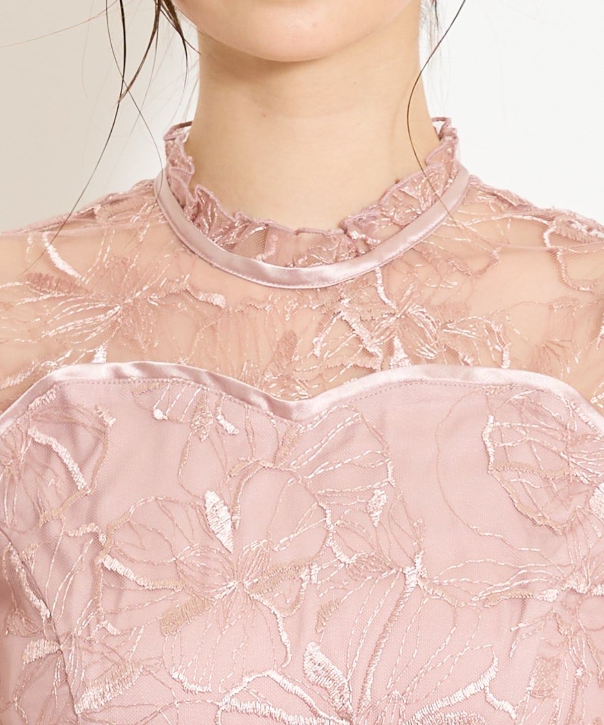 パイピングライン刺繍ワンピース