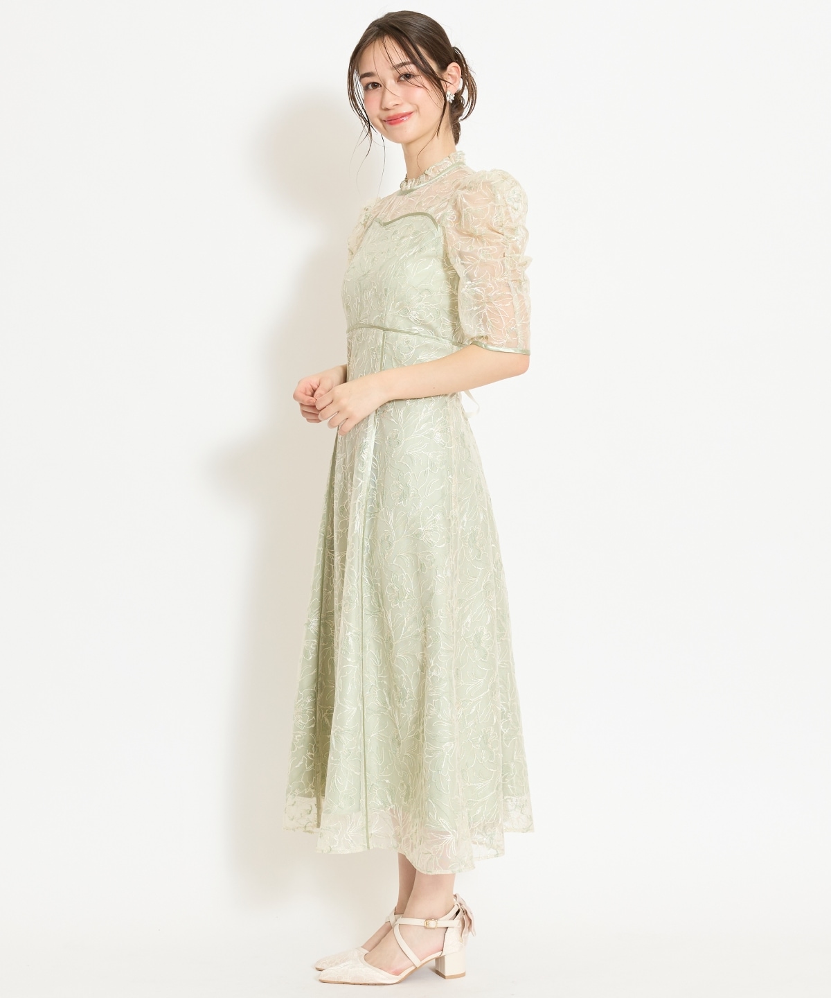 パイピングライン刺繍ワンピース