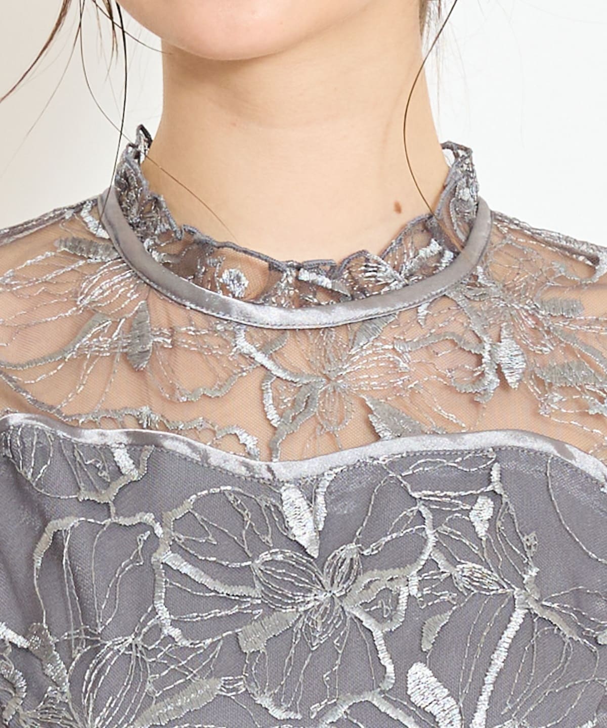 パイピングライン刺繍ワンピース