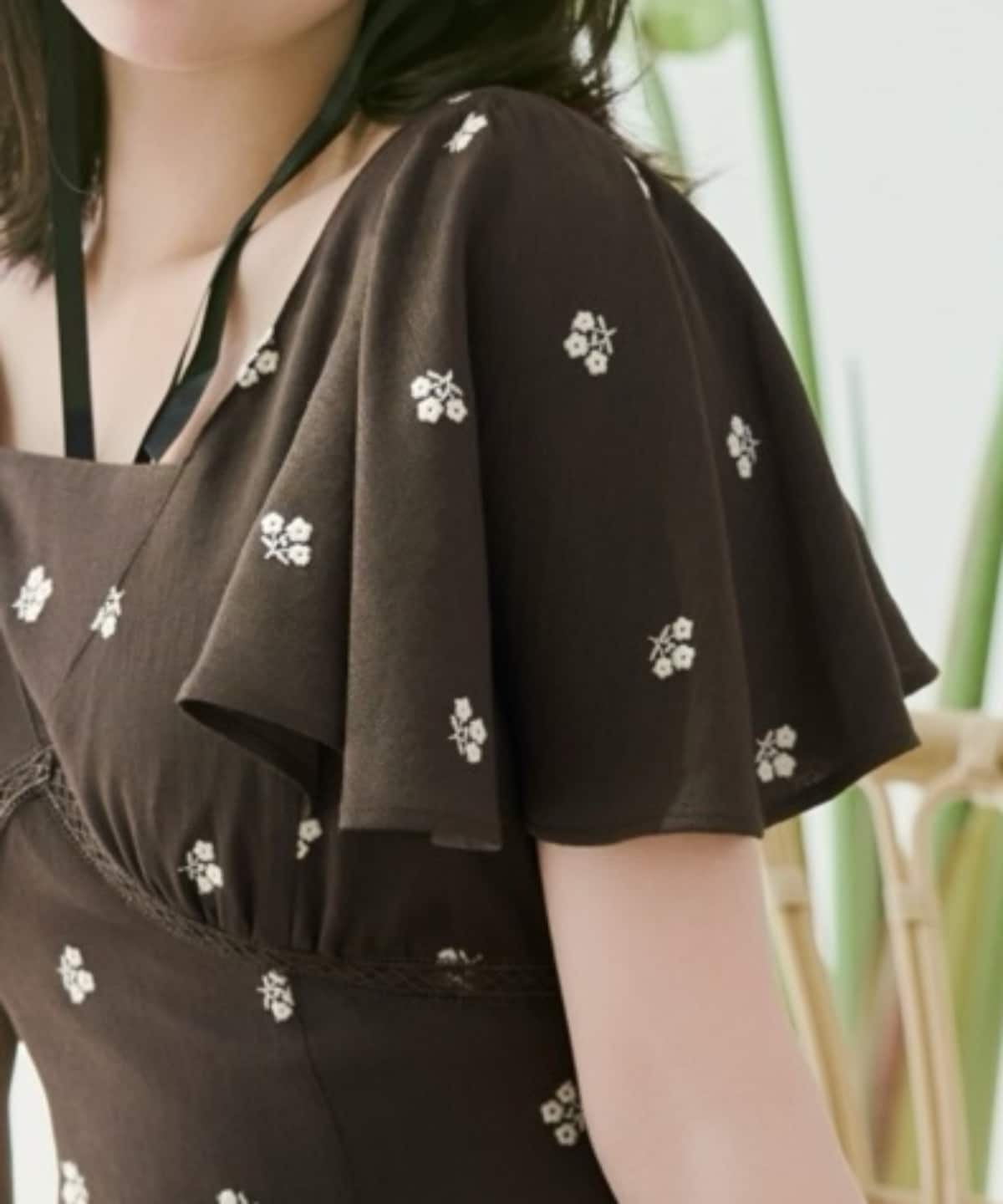 小花刺繍フレアスリーブワンピース