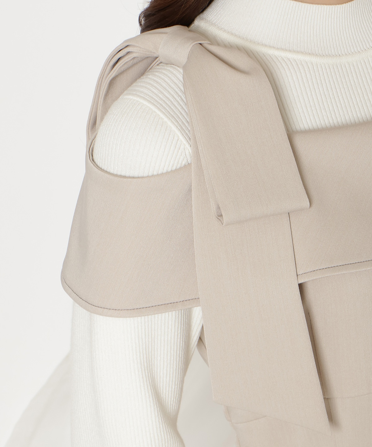 アシンメトリーリボンショルダーワンピース