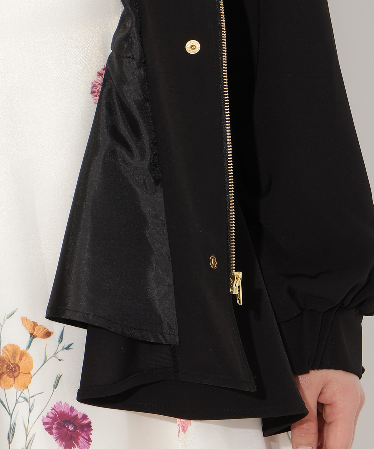 ドロストペプラムフードブルゾン