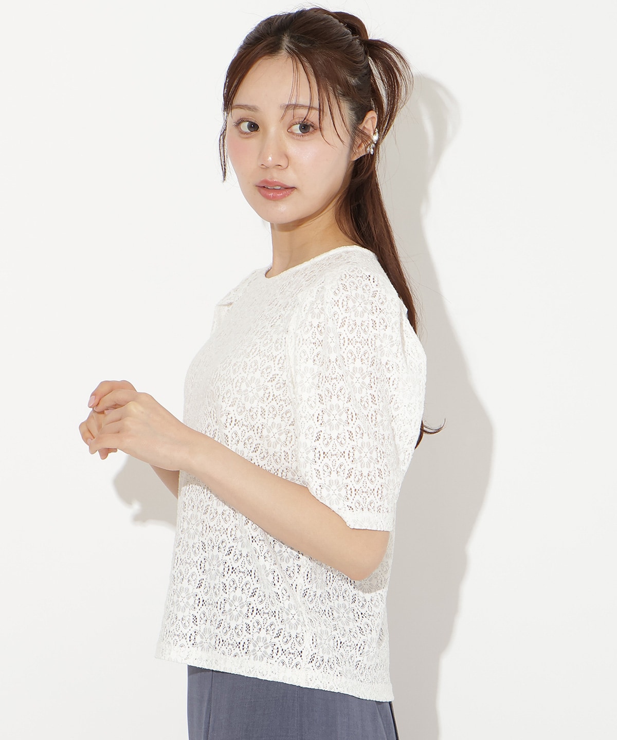 レースクルーネックトップス