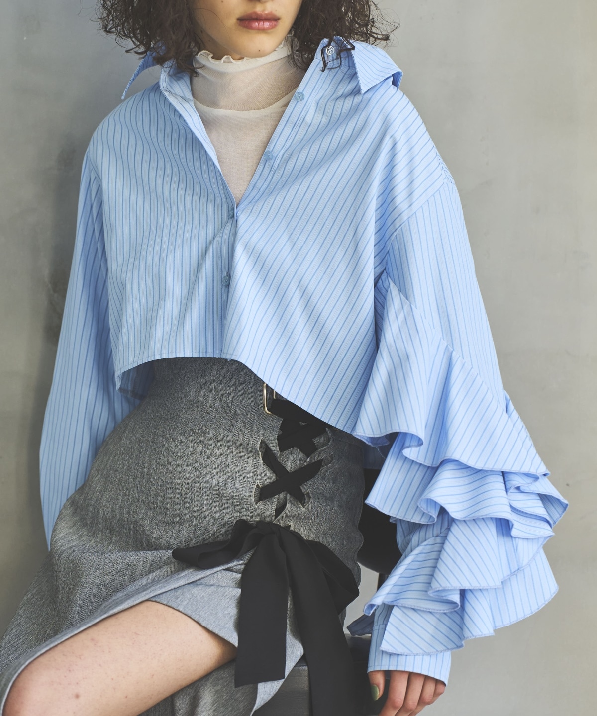 ストライプアシメフリルクロップドシャツ
