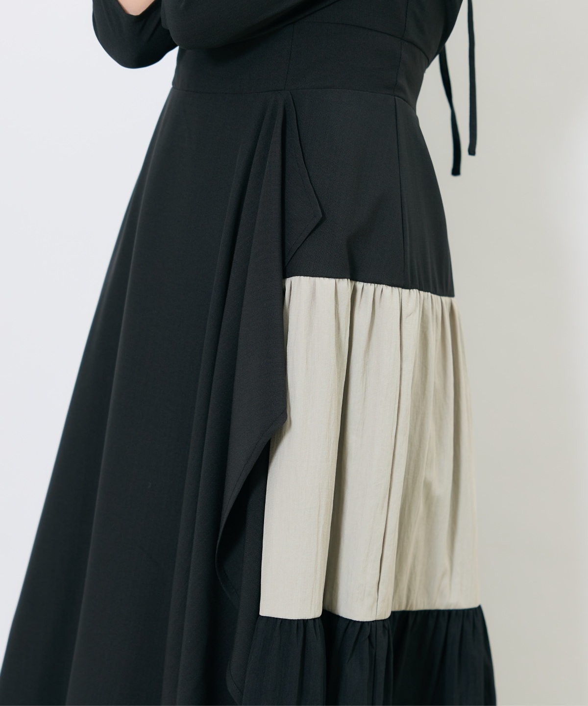 アシメラッフルティアードワンピース