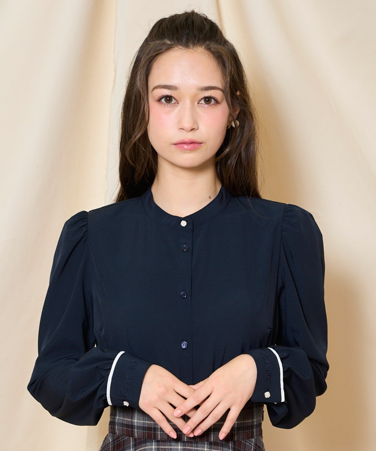 カフス刺繍ボウタイブラウス