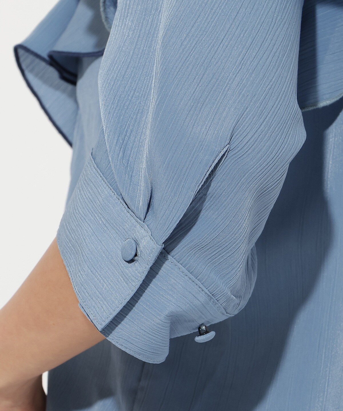 ラッフルハーフスリーブブラウス