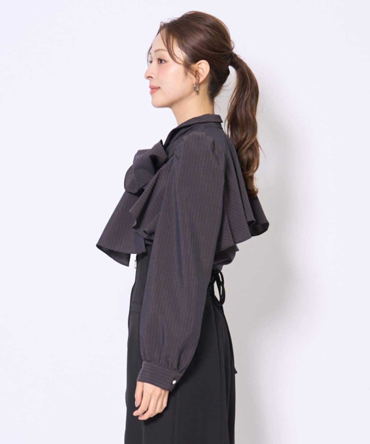 ビジューボタンフリルケープ長袖ブラウス