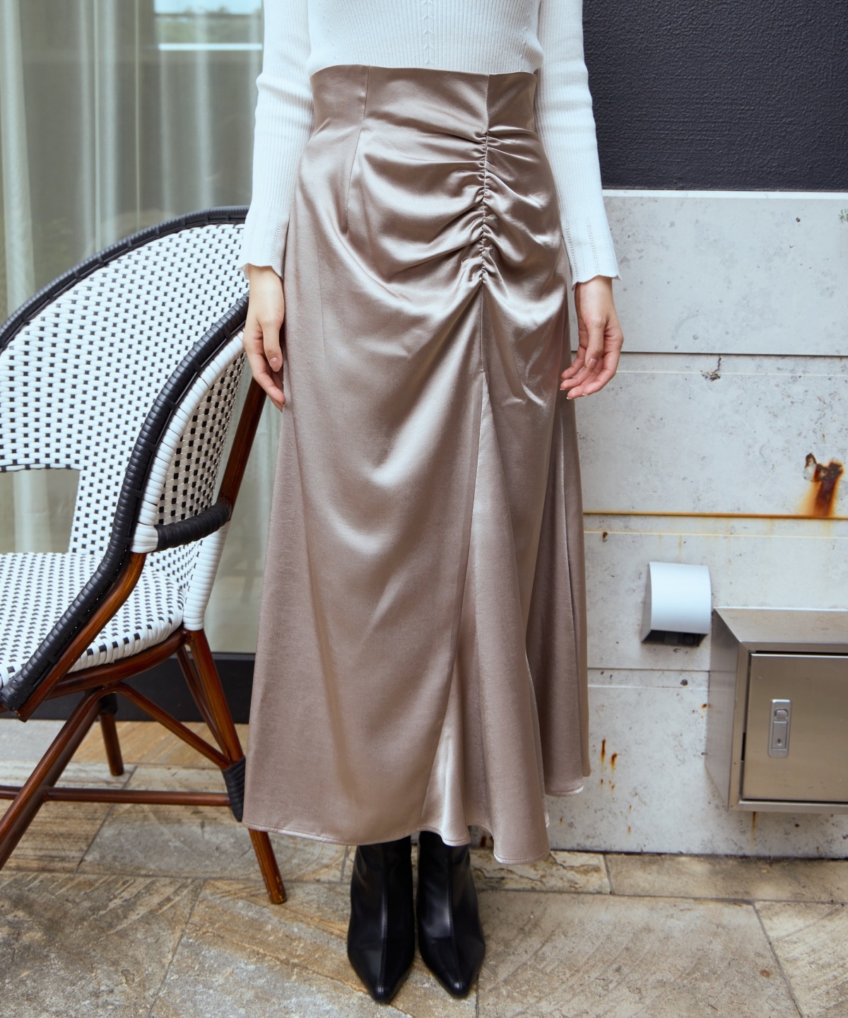 ワンサイドシャーリングサテンスカート