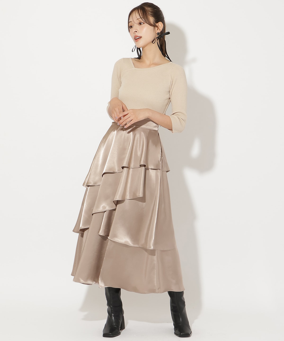 サテンアシメフリルティアードスカート